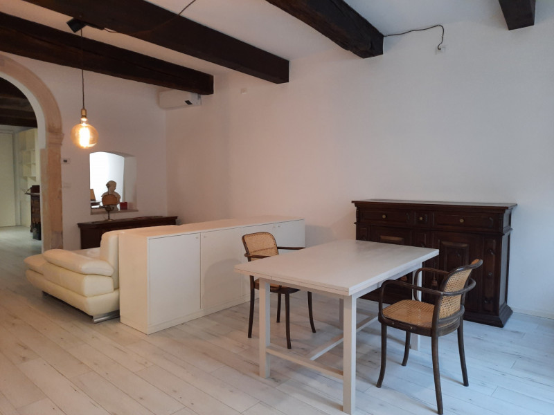 MIDI LOFT ARREDATO E CON POSTO AUTO, PIANO TERRA, INGRESSO INDIPENDENTE! Rif. 7732
In centralissi...