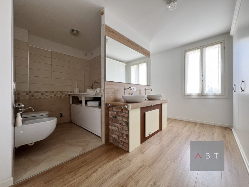 Situata nella frazione di Fratte, porzione di bifamiliare divisa in due unità indipendenti e comp...