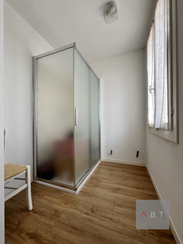 Situata nella frazione di Fratte, porzione di bifamiliare divisa in due unità indipendenti e comp...