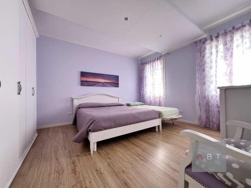 Situata nella frazione di Fratte, porzione di bifamiliare divisa in due unità indipendenti e comp...