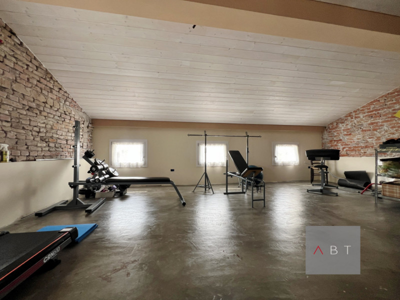 Situata nella frazione di Fratte, porzione di bifamiliare divisa in due unità indipendenti e comp...