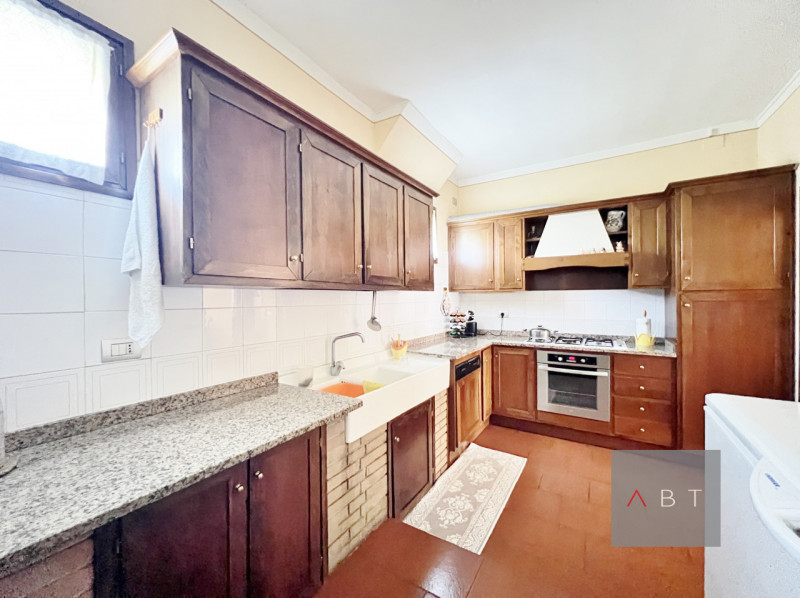 Situata nella frazione di Fratte, porzione di bifamiliare divisa in due unità indipendenti e comp...