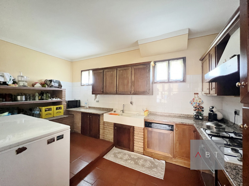 Situata nella frazione di Fratte, porzione di bifamiliare divisa in due unità indipendenti e comp...