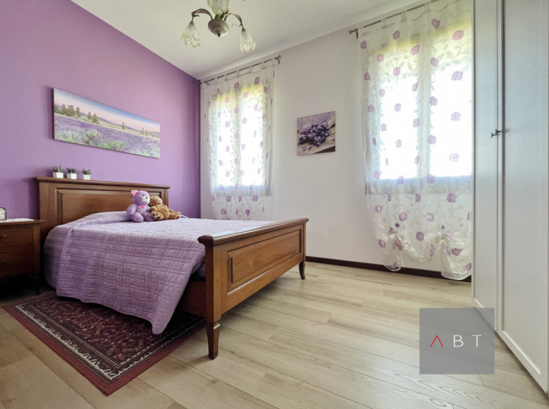 Situata nella frazione di Fratte, porzione di bifamiliare divisa in due unità indipendenti e comp...