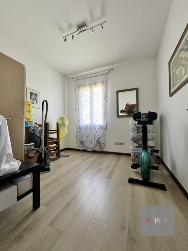 Situata nella frazione di Fratte, porzione di bifamiliare divisa in due unità indipendenti e comp...