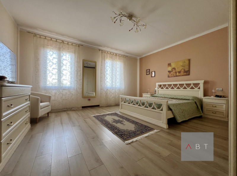 Situata nella frazione di Fratte, porzione di bifamiliare divisa in due unità indipendenti e comp...