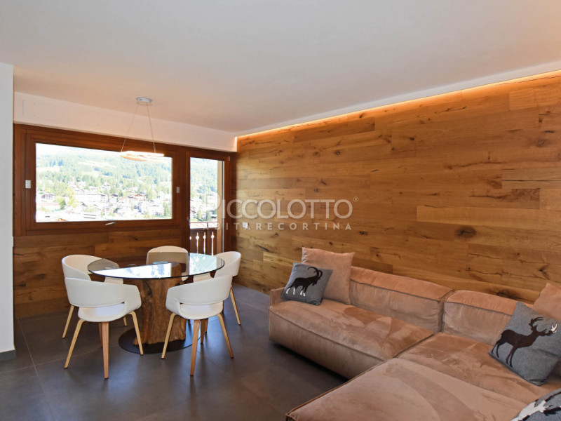 Rif. A4729 
Cortina d'Ampezzo, Località Ronco, a dieci minuti dal centro, appartamento appena ris...