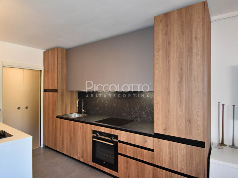 Rif. A4729 
Cortina d'Ampezzo, Località Ronco, a dieci minuti dal centro, appartamento appena ris...