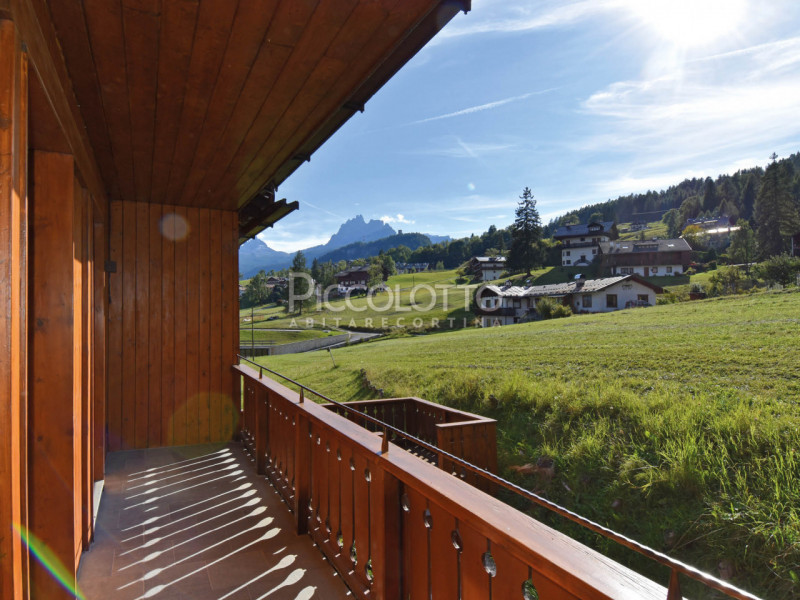 Rif. A4729 
Cortina d'Ampezzo, Località Ronco, a dieci minuti dal centro, appartamento appena ris...