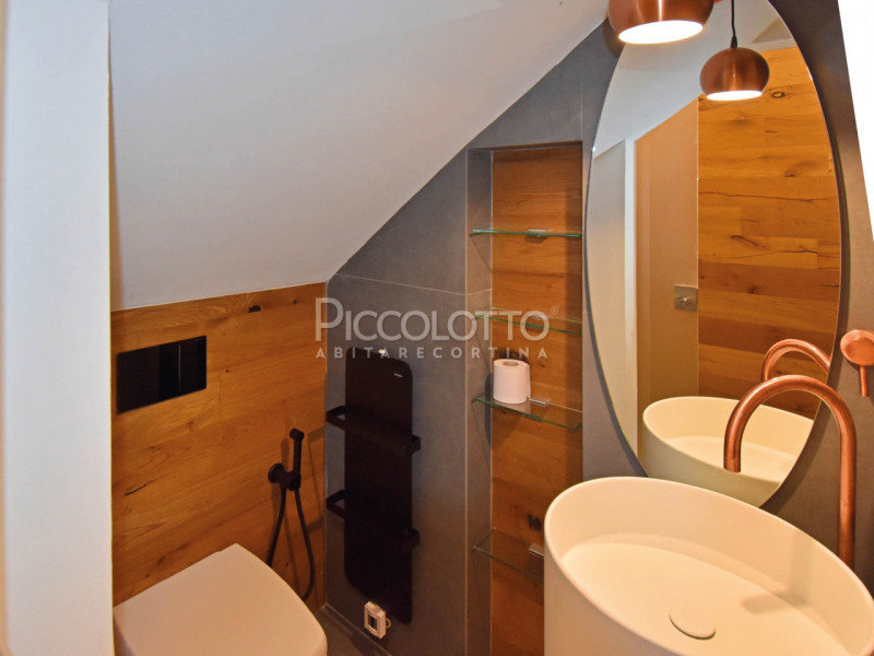 Rif. A4729 
Cortina d'Ampezzo, Località Ronco, a dieci minuti dal centro, appartamento appena ris...