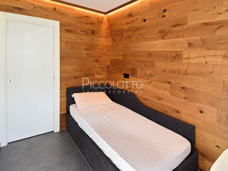 Rif. A4729 
Cortina d'Ampezzo, Località Ronco, a dieci minuti dal centro, appartamento appena ris...