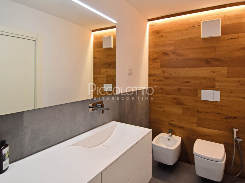 Rif. A4729 
Cortina d'Ampezzo, Località Ronco, a dieci minuti dal centro, appartamento appena ris...