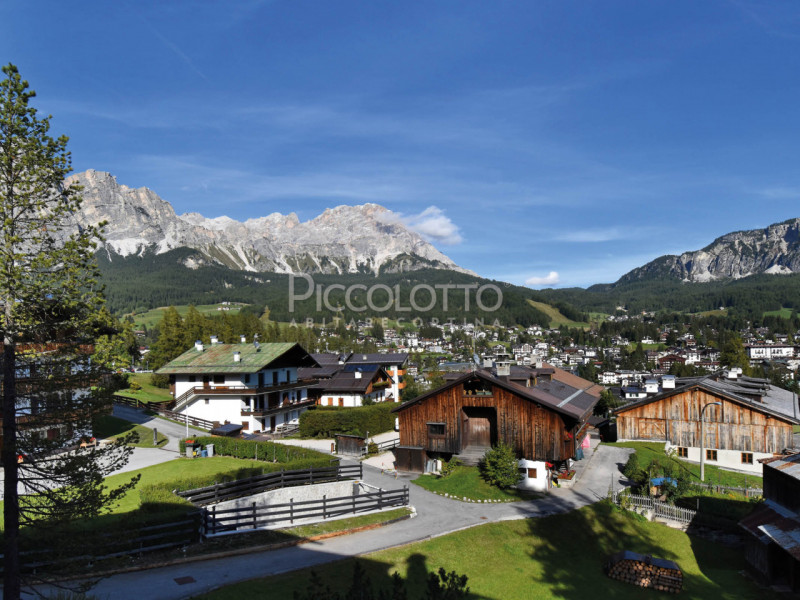Rif. A4729 
Cortina d'Ampezzo, Località Ronco, a dieci minuti dal centro, appartamento appena ris...