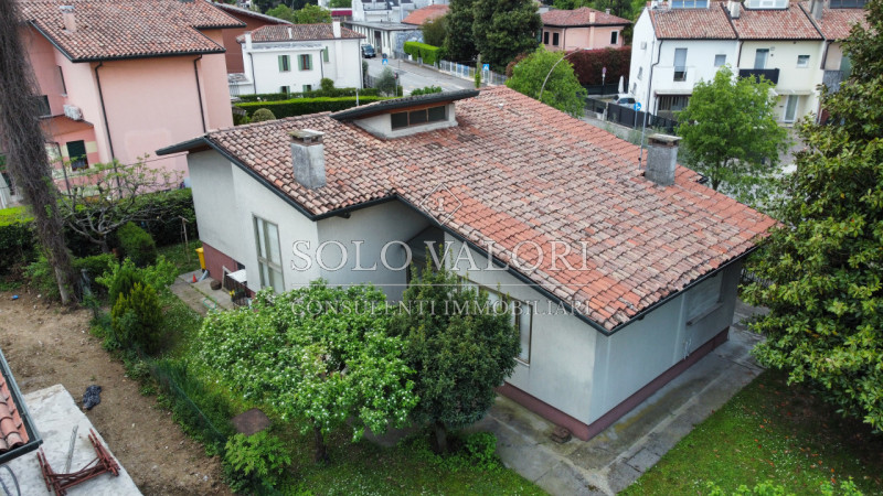 Rif. C209 (per info 331 2127142 Andrea - 331 3965250 Alessandro) 

CASA SINGOLA - Castelfranco Ve...