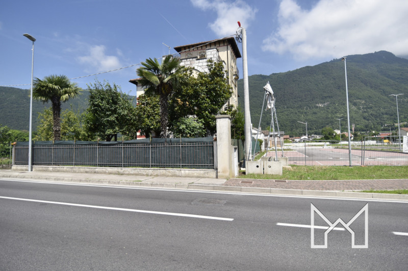 SEMONZO- Nel cuore della Pedemontana, collocata tra il bassanese e l'asolano, proponiamo villa in...