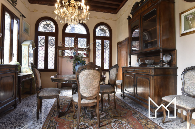 SEMONZO- Nel cuore della Pedemontana, collocata tra il bassanese e l'asolano, proponiamo villa in...