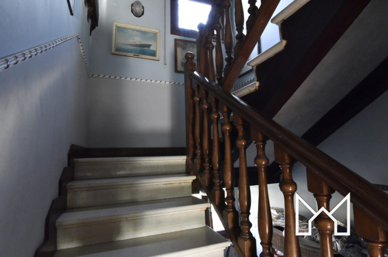 SEMONZO- Nel cuore della Pedemontana, collocata tra il bassanese e l'asolano, proponiamo villa in...