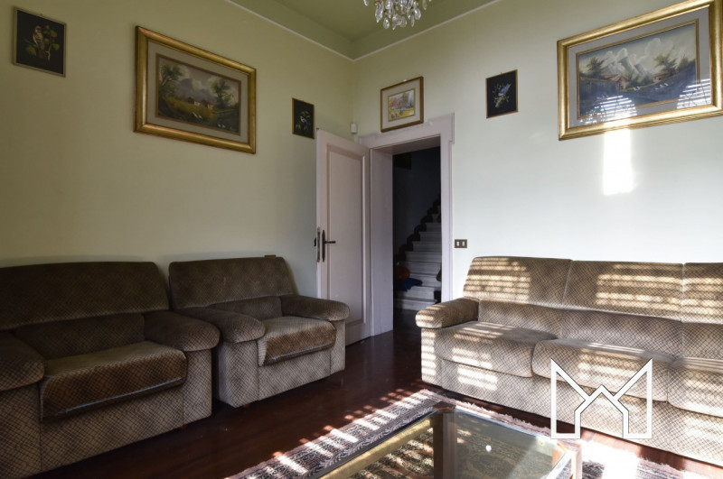 SEMONZO- Nel cuore della Pedemontana, collocata tra il bassanese e l'asolano, proponiamo villa in...