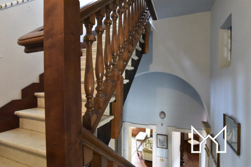 SEMONZO- Nel cuore della Pedemontana, collocata tra il bassanese e l'asolano, proponiamo villa in...