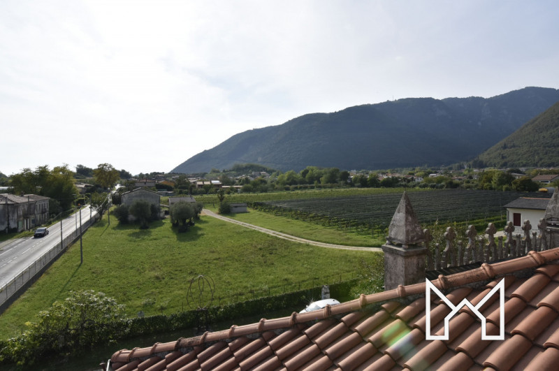 SEMONZO- Nel cuore della Pedemontana, collocata tra il bassanese e l'asolano, proponiamo villa in...