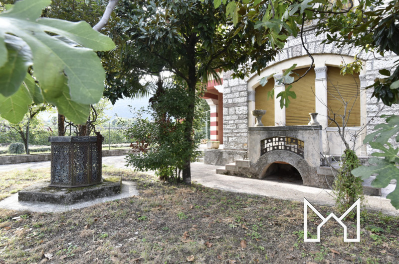 SEMONZO- Nel cuore della Pedemontana, collocata tra il bassanese e l'asolano, proponiamo villa in...