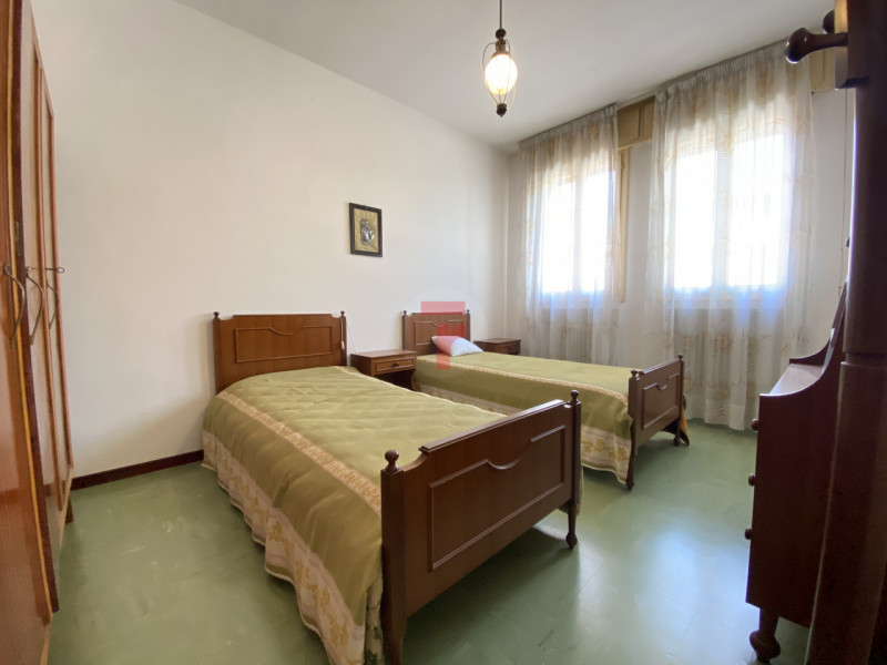 Vigodarzere - In zona centrale, comodo a tutti i servizi di via Roma come banche, bar, panificio,...