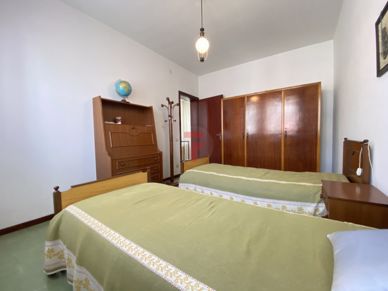Vigodarzere - In zona centrale, comodo a tutti i servizi di via Roma come banche, bar, panificio,...