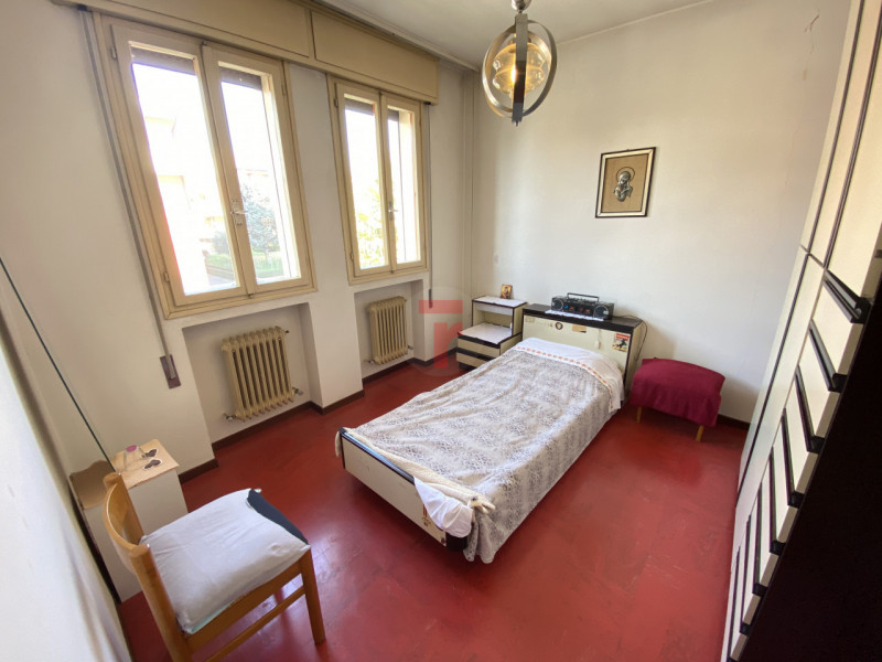 Vigodarzere - In zona centrale, comodo a tutti i servizi di via Roma come banche, bar, panificio,...
