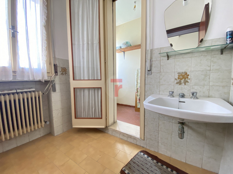 Vigodarzere - In zona centrale, comodo a tutti i servizi di via Roma come banche, bar, panificio,...