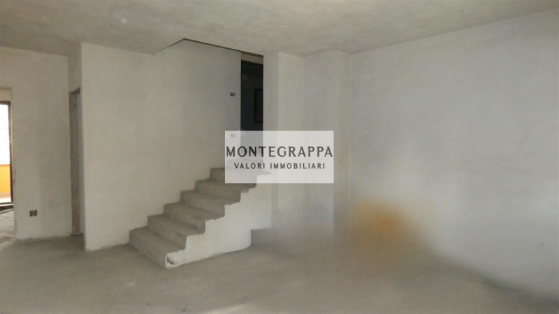 Rif. C-0791

In zona non lontano dal centro del paese, proponiamo porzione di casa bifamiliare di...