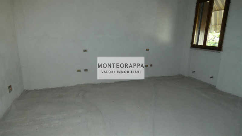 Rif. C-0791

In zona non lontano dal centro del paese, proponiamo porzione di casa bifamiliare di...