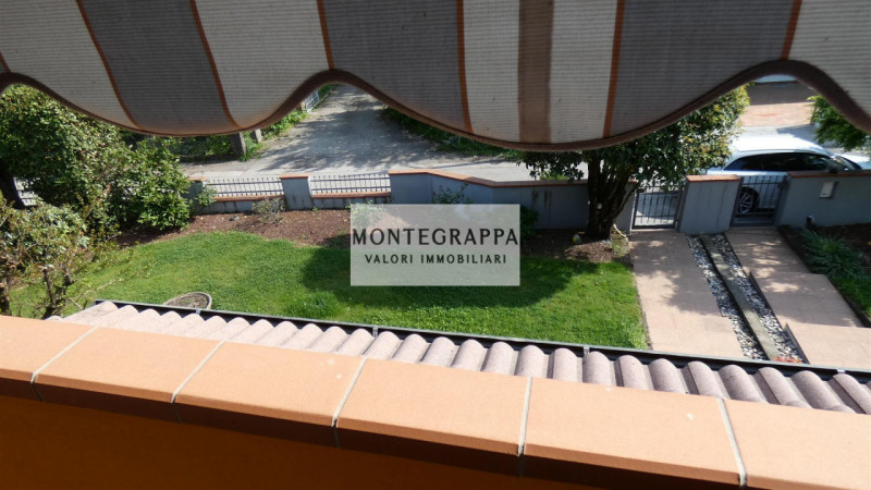 Rif. C-0791

In zona non lontano dal centro del paese, proponiamo porzione di casa bifamiliare di...