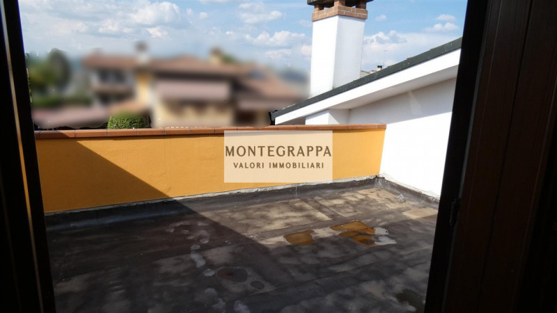 Rif. C-0791

In zona non lontano dal centro del paese, proponiamo porzione di casa bifamiliare di...