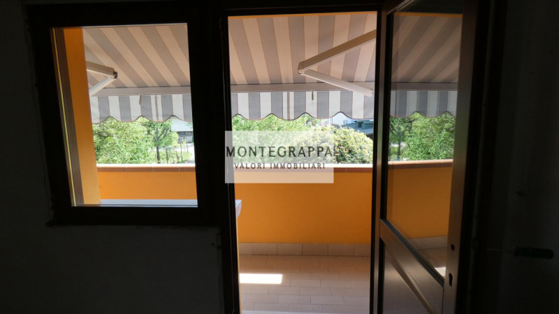 Rif. C-0791

In zona non lontano dal centro del paese, proponiamo porzione di casa bifamiliare di...