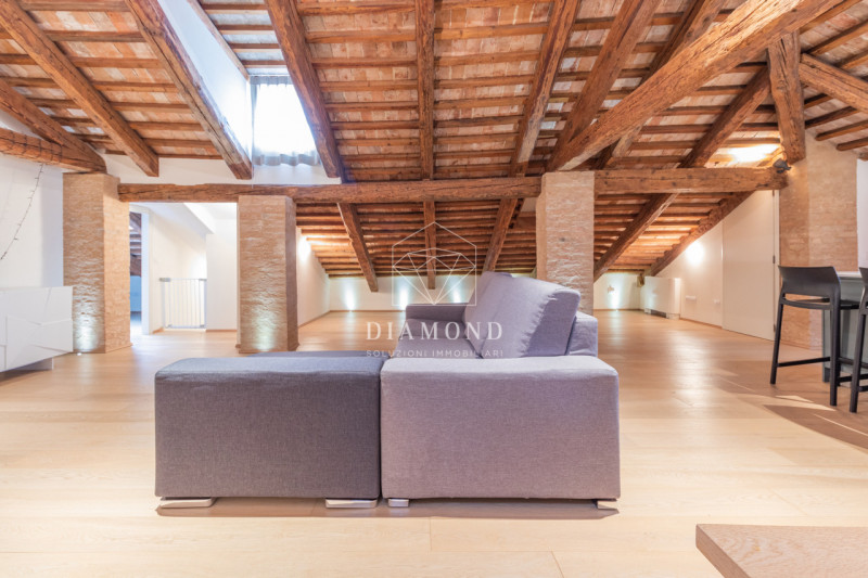 DISPONIBILE DAL 01 APRILE 2026.
Falzè di Trevignano: inserito in un curato e piacevole contesto i...