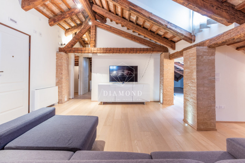 DISPONIBILE DAL 01 APRILE 2026.
Falzè di Trevignano: inserito in un curato e piacevole contesto i...