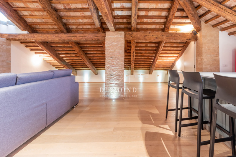 DISPONIBILE DAL 01 APRILE 2026.
Falzè di Trevignano: inserito in un curato e piacevole contesto i...