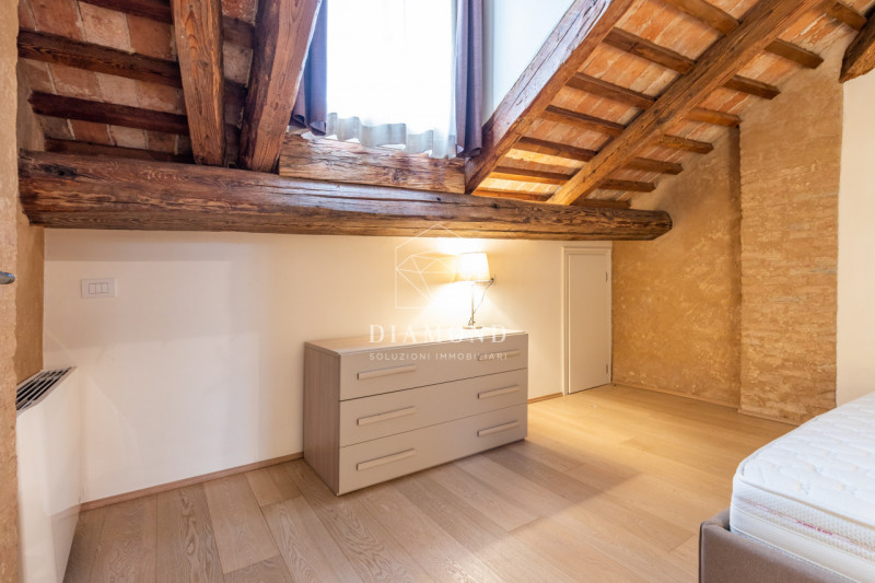 DISPONIBILE DAL 01 APRILE 2026.
Falzè di Trevignano: inserito in un curato e piacevole contesto i...