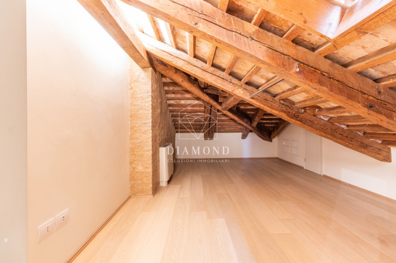 DISPONIBILE DAL 01 APRILE 2026.
Falzè di Trevignano: inserito in un curato e piacevole contesto i...