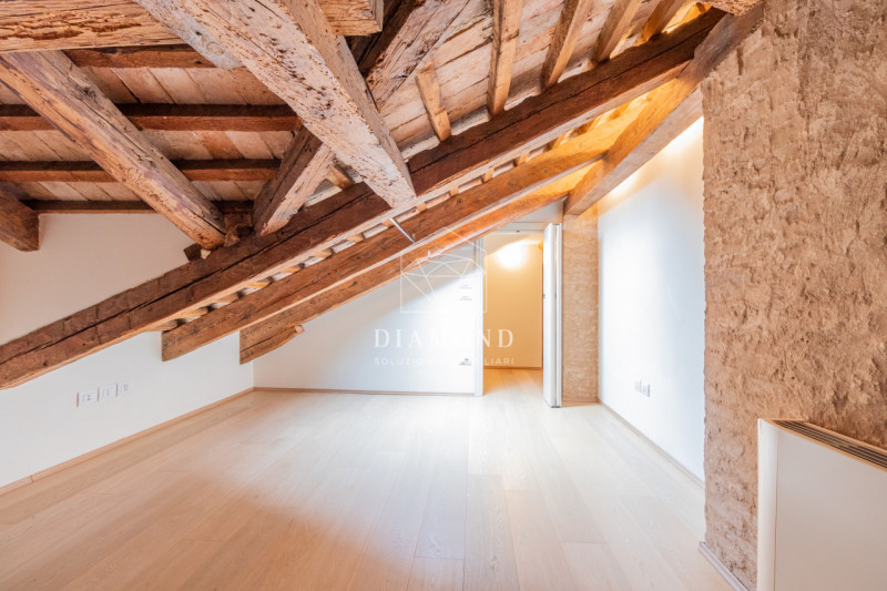 DISPONIBILE DAL 01 APRILE 2026.
Falzè di Trevignano: inserito in un curato e piacevole contesto i...