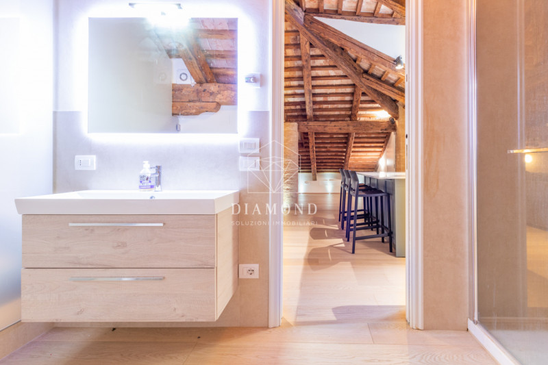 DISPONIBILE DAL 01 APRILE 2026.
Falzè di Trevignano: inserito in un curato e piacevole contesto i...