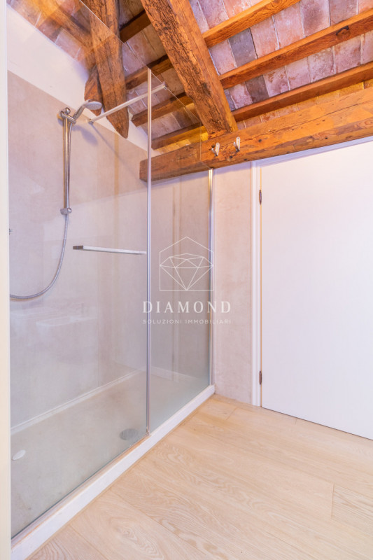 DISPONIBILE DAL 01 APRILE 2026.
Falzè di Trevignano: inserito in un curato e piacevole contesto i...