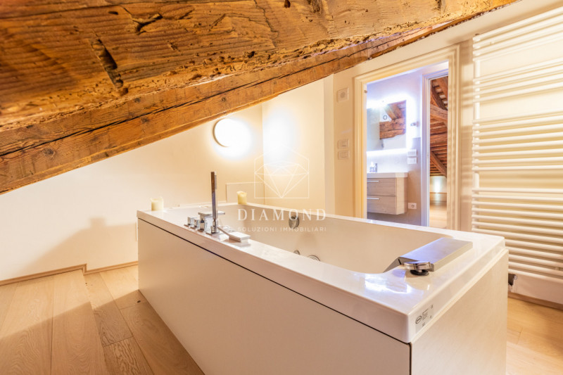 DISPONIBILE DAL 01 APRILE 2026.
Falzè di Trevignano: inserito in un curato e piacevole contesto i...