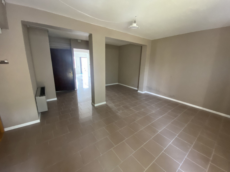 Proponiamo in locazione un prestigioso negozio/ufficio al piano terra di circa 80 mq, situato nel...