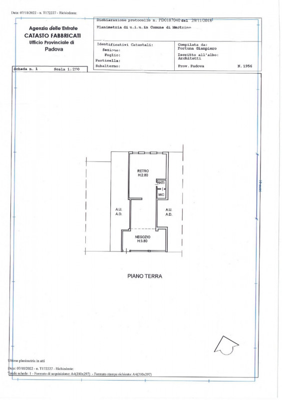 Proponiamo in locazione un prestigioso negozio/ufficio al piano terra di circa 80 mq, situato nel...