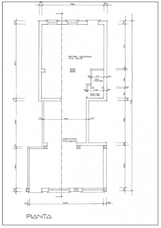 Proponiamo in locazione un prestigioso negozio/ufficio al piano terra di circa 80 mq, situato nel...