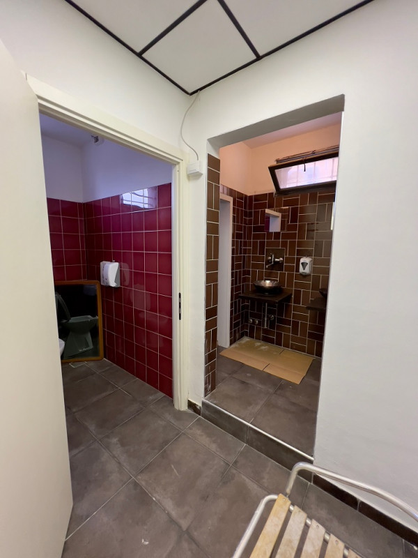 Affittasi RISTORANTE di circa 250 mq, disponibile da subito. Il Ristorante e' completamente arred...