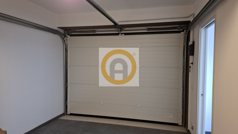 Per coloro che desiderano vivere immersi nel verde, senza rinunciare alla comodità dei servizi e ...