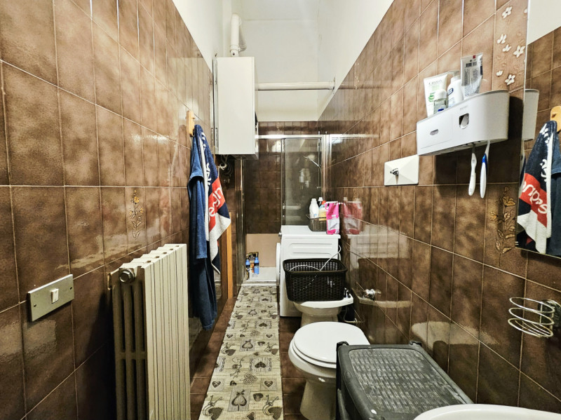 Proponiamo in affitto, nel centro di Este, appartamento al primo piano sviluppato su due livelli....