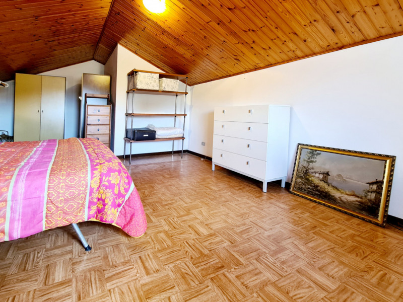 Proponiamo in affitto, nel centro di Este, appartamento al primo piano sviluppato su due livelli....